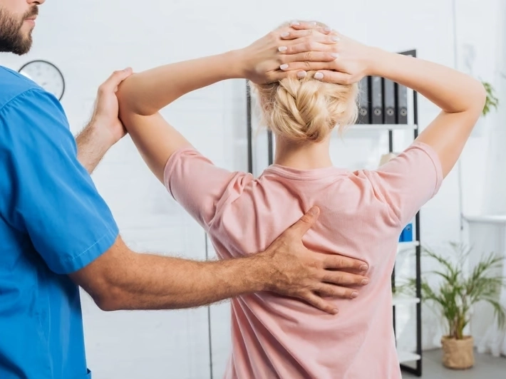 Professional Spinal Traction Therapy services by Arrowhead Clinic in Savannah, GA — licensed Chiropractor provider