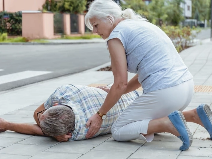 Professional Slip and Fall Injury Care services by Arrowhead Clinic in Savannah, GA — licensed Chiropractor provider